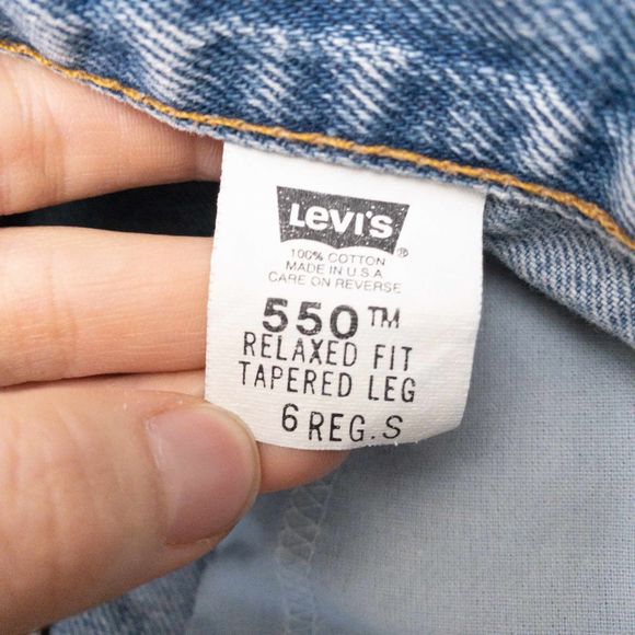 LEVI’S Vintage 550 90’s Light Wash Stonewash High Waisted Mom Jeans - Picture 3 of 9